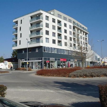 Apartman Centroom Пиещани Екстериор снимка