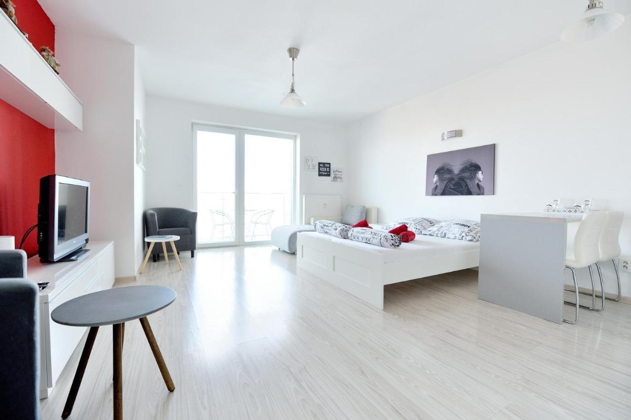 Apartman Centroom Пиещани Екстериор снимка