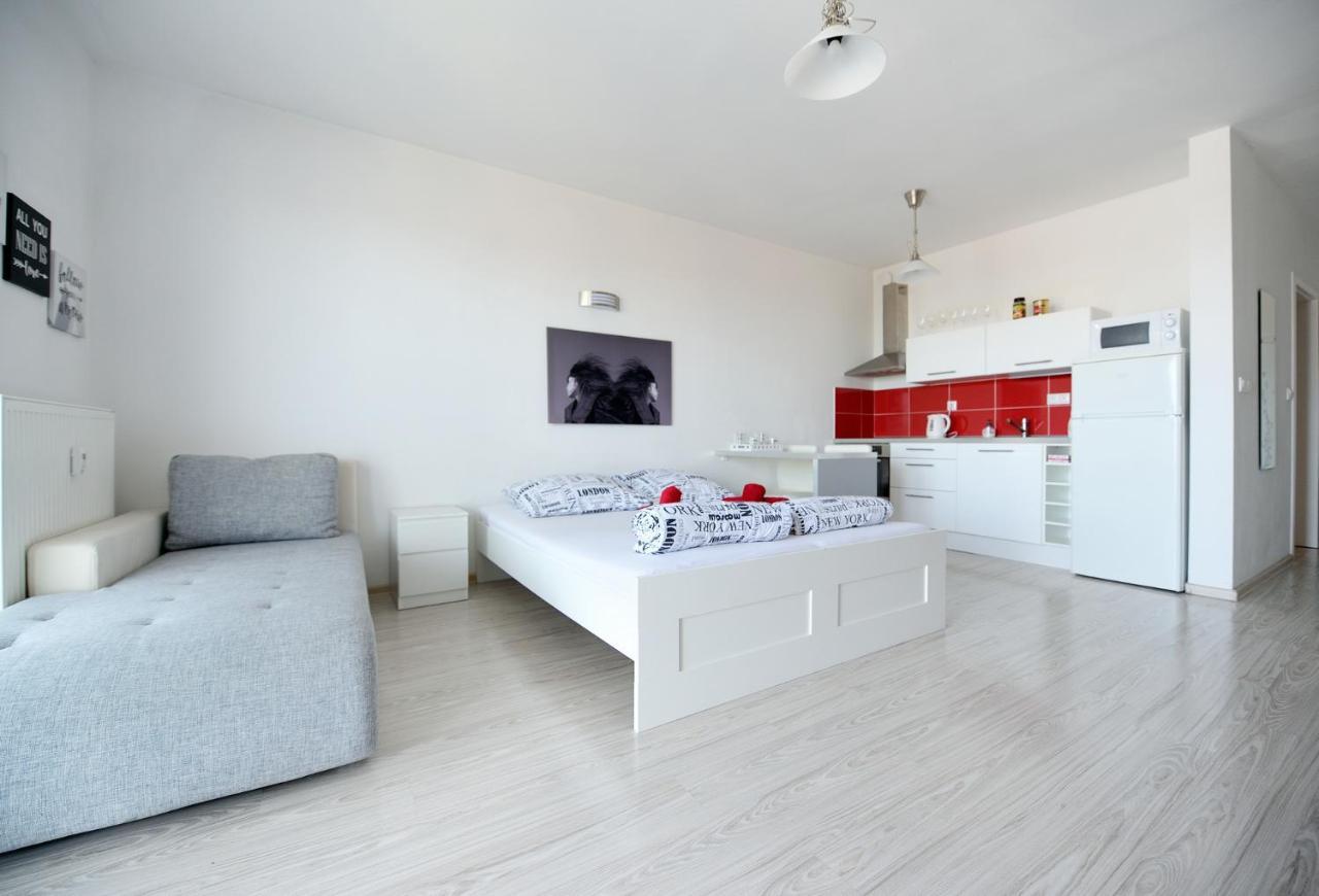 Apartman Centroom Пиещани Екстериор снимка