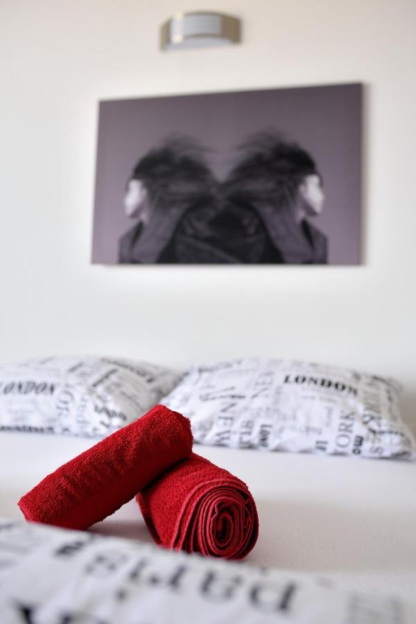 Apartman Centroom Пиещани Екстериор снимка