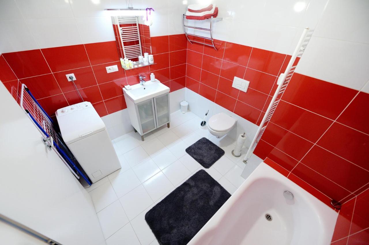 Apartman Centroom Пиещани Екстериор снимка