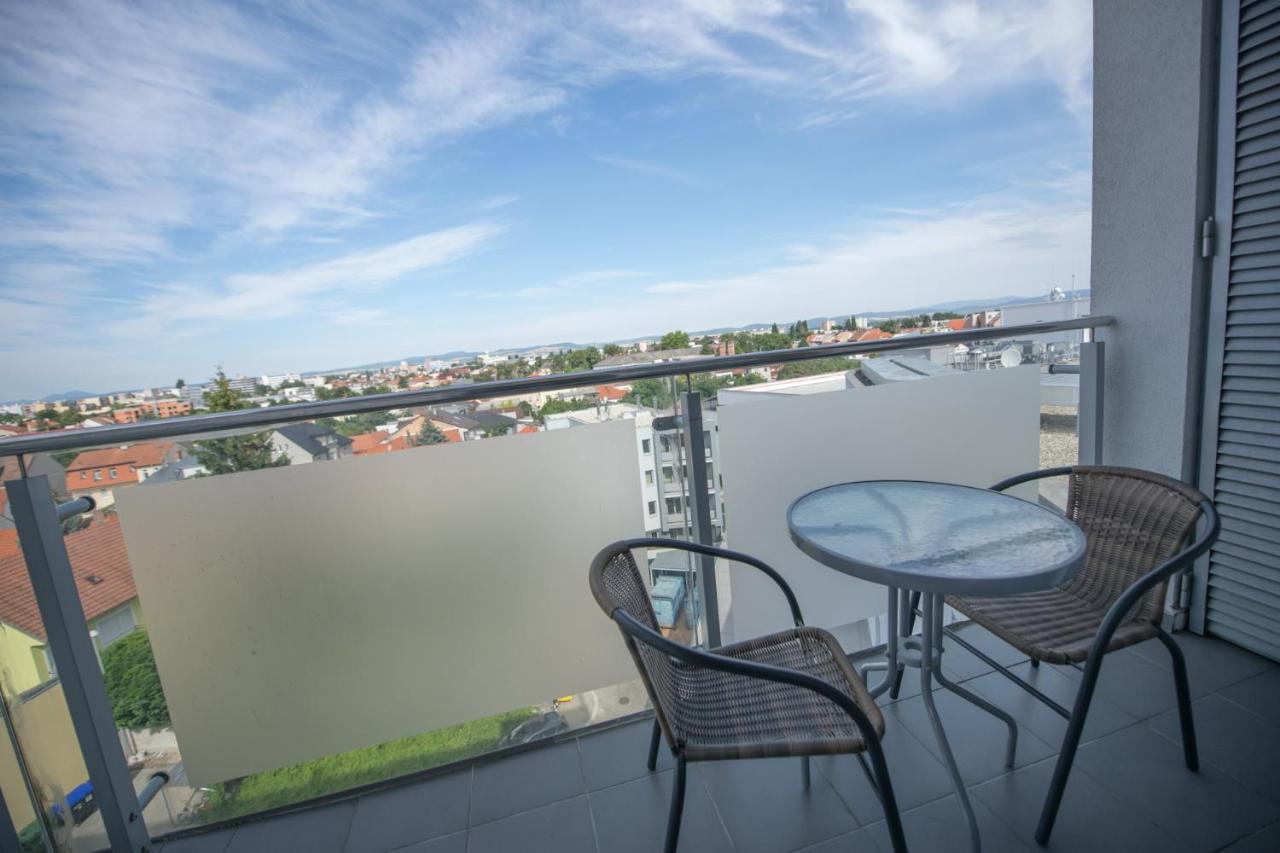 Apartman Centroom Пиещани Екстериор снимка