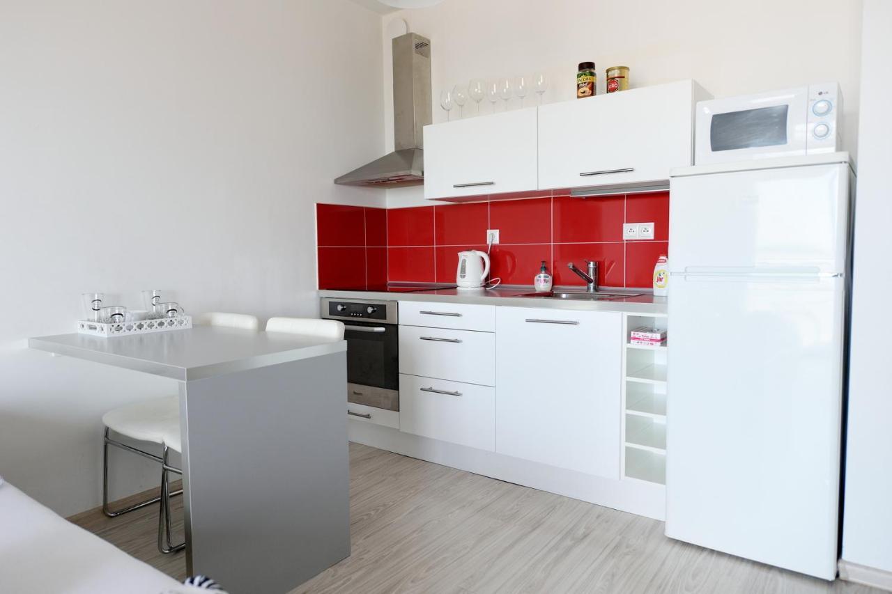 Apartman Centroom Пиещани Екстериор снимка
