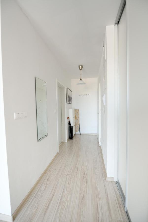 Apartman Centroom Пиещани Екстериор снимка