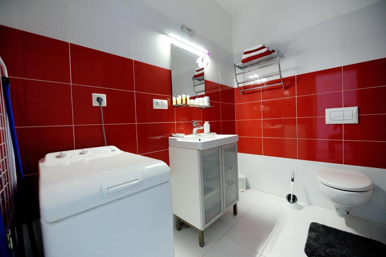 Apartman Centroom Пиещани Екстериор снимка